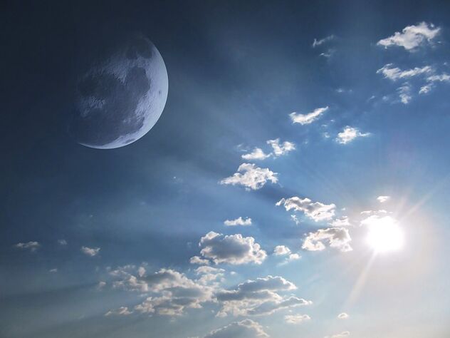 Energia lunii și a soarelui este folosită pentru a curăța amuleta